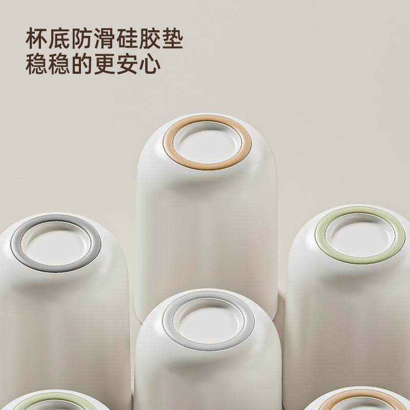 Janes mouth-washing cups with walled family toilet brushes