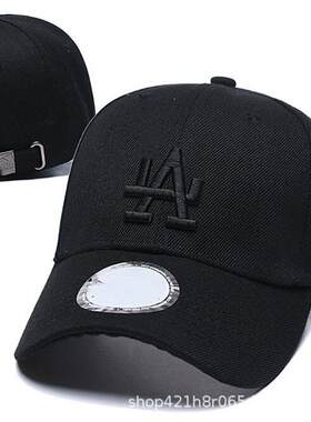 La Hat baseball girl bends down with the American hip-hop