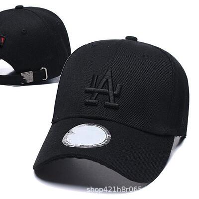 La Hat baseball girl bends down with the American hip-hop