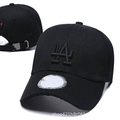 La Hat baseball girl bends down with the American hip-hop
