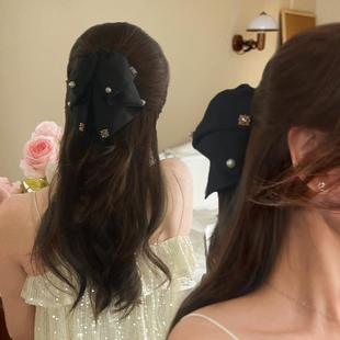 faced butterflies female air lower the mass with The caught