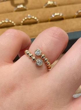 A ring girl with 18-k-k-k-gold double-blown rock bubbles and