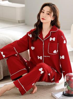 Autumn-winter pyjamas women are wearing two pairs of long-sl