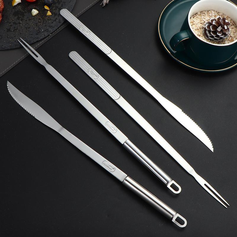 The stainless steel grilled knife and fork with a flat handl
