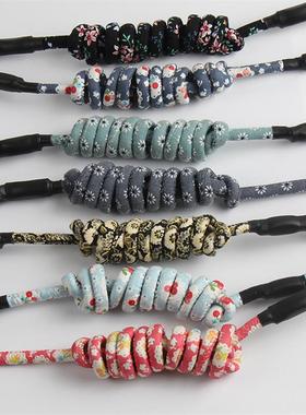 The pet towed rope, the cats bra and the wind can regulate