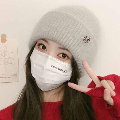 Autumn and winter hair hats are thicker than cold hats and w