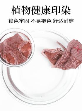 The court-martial days are full of ladies with hot lace-head