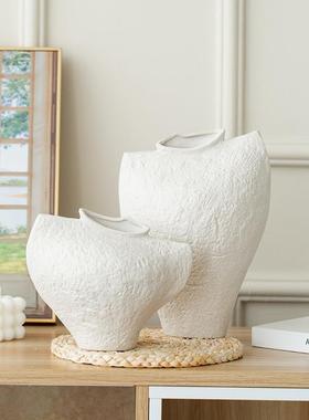 High-level reminiscent of ancient pottery vases and innovati