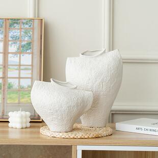 High-level reminiscent of ancient pottery vases and innovati