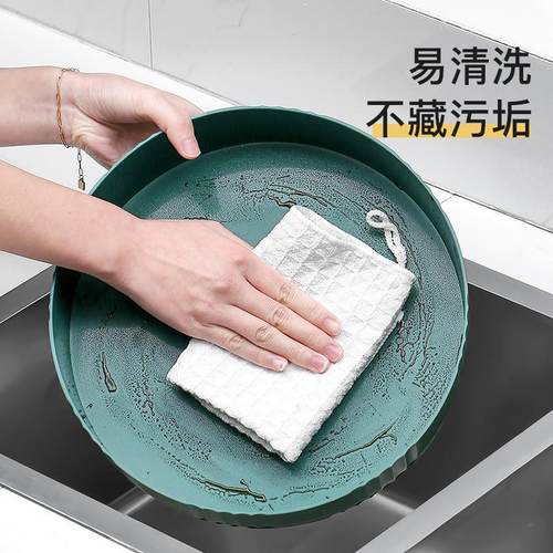 The kitchen can rotate a multi-purpose sauce shelf, soy sauc