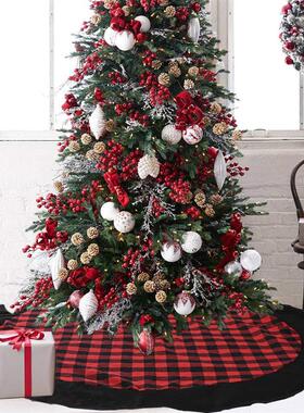 Hobbys Christmas decorations are red, black and velvet, and