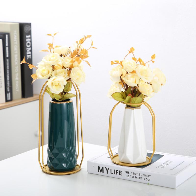 Bottles of broccoli in the living room with broccoli and por