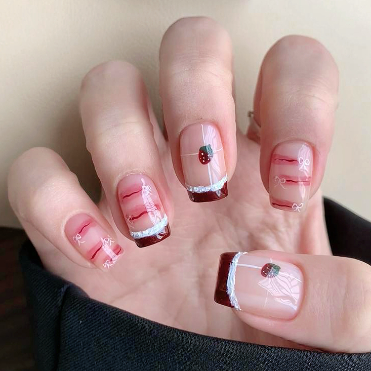 手工穿戴美甲成品短款显白温柔高级新年酒红法式白边透粉草莓格纹