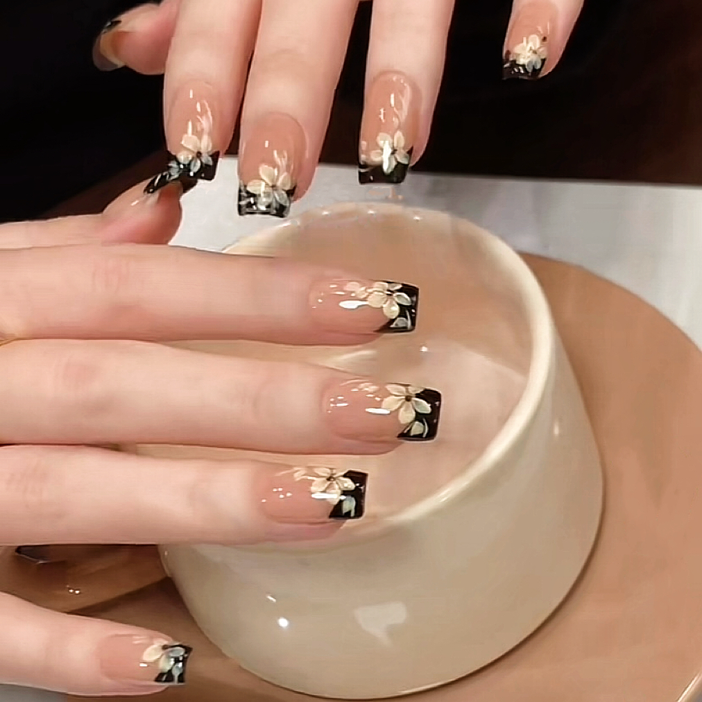 纯手工穿戴美甲短款成品猫眼闪钻温柔黑法式手绘小花高级显白气质