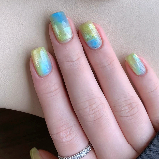 纯手工穿戴美甲短款成品显白温柔高级感彩虹渐变蓝绿晕染猫眼极光