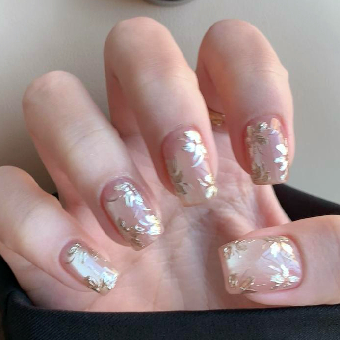 纯手工穿戴美甲短款成品显白温柔高级感手绘繁花鎏金秋冬香槟猫眼