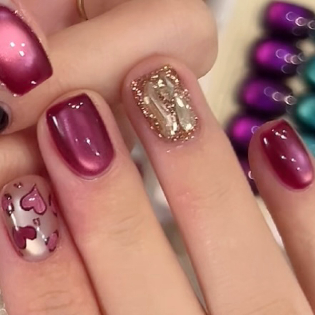 纯手工穿戴美甲短款成品显白高级温柔酒红紫玫猫眼爱心秋冬新年钻