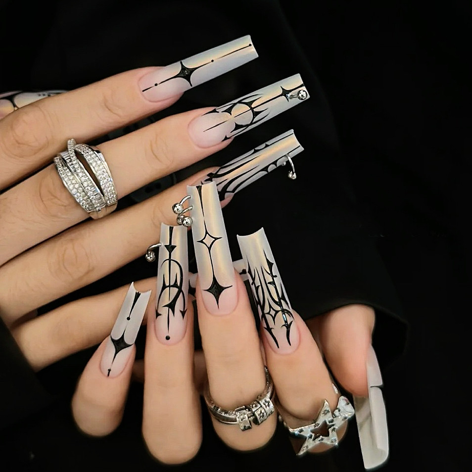 手工穿戴美甲成品长款高级暗黑哥特酷银几何线个性铆钉手绘冷磨砂,彩妆/香水/美妆工具,穿戴甲/甲片,淘宝优惠券,粉丝福利购,淘宝优惠卷