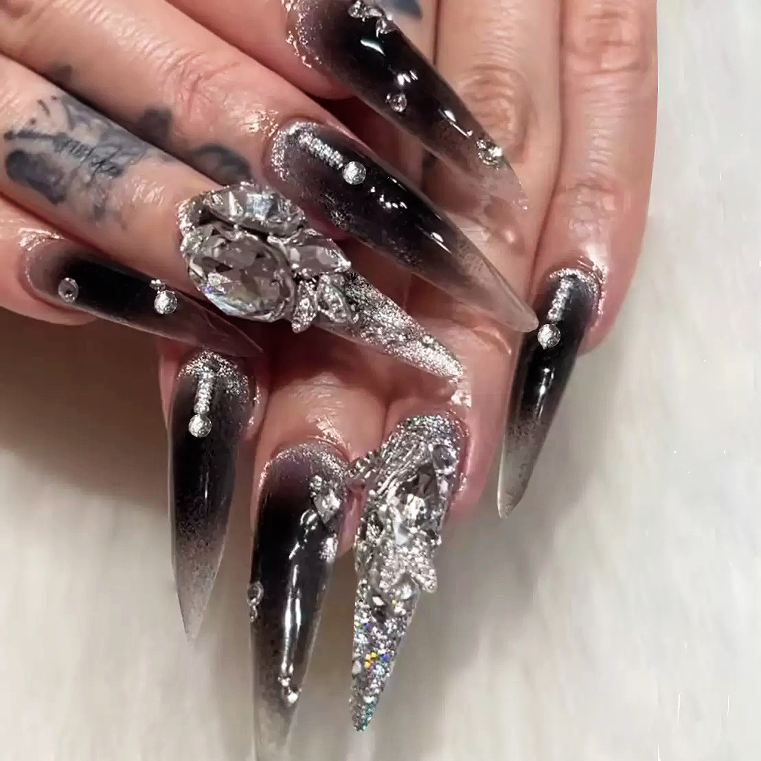 纯手工穿戴美甲高级温柔长款成品显白轻奢暗黑爆闪银钻御姐酷百搭