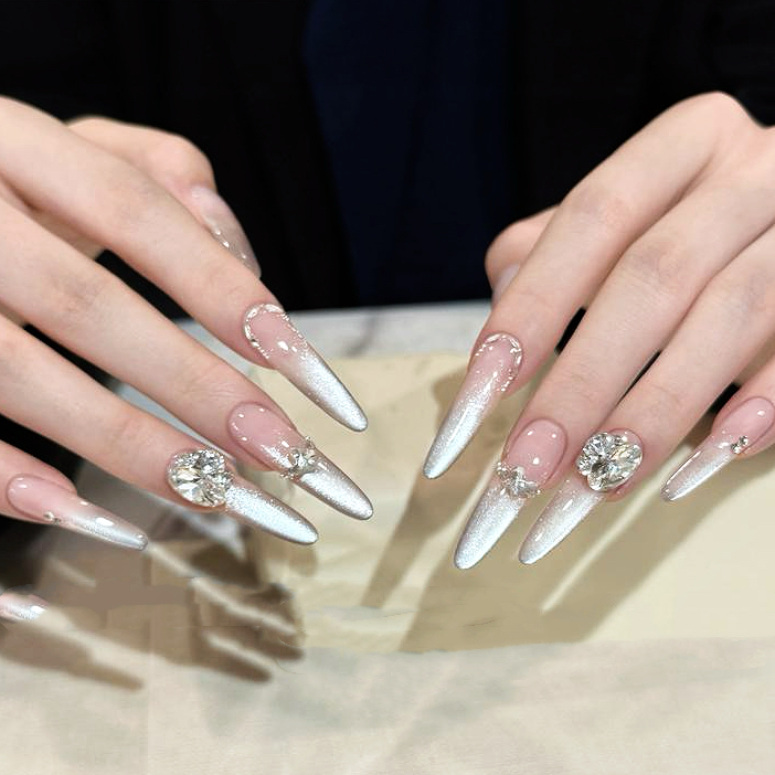 纯手工穿戴美甲高级精致长款轻奢成品水光粉白月猫眼闪钻温柔简单