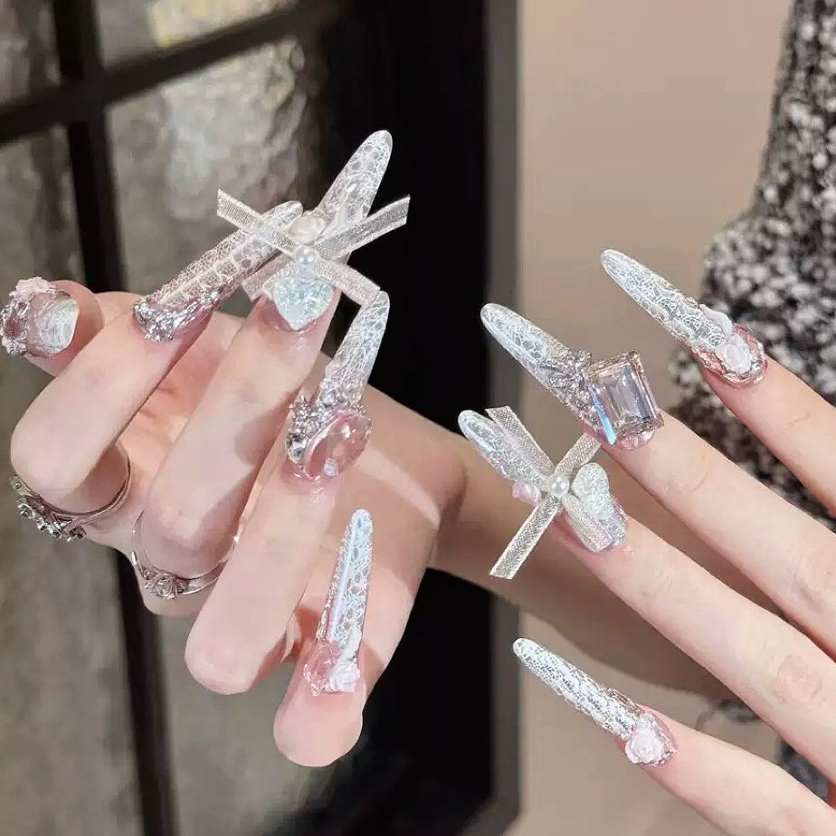 手工穿戴美甲高级轻奢长款成品显白温柔白蕾丝婚法式碎闪钻蝴蝶结