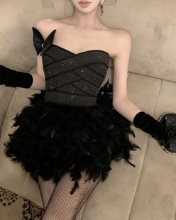 修身 连衣裙女装 性 抹胸烫钻加鹅毛拼接设计配蝴蝶胸针短款 网红同款