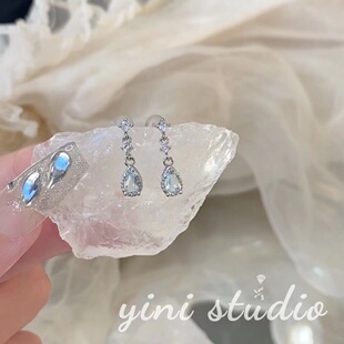 「瓦尔登湖」镀银耳钉湖光粼粼浅蓝色水滴耳坠锆石气质独特镶嵌