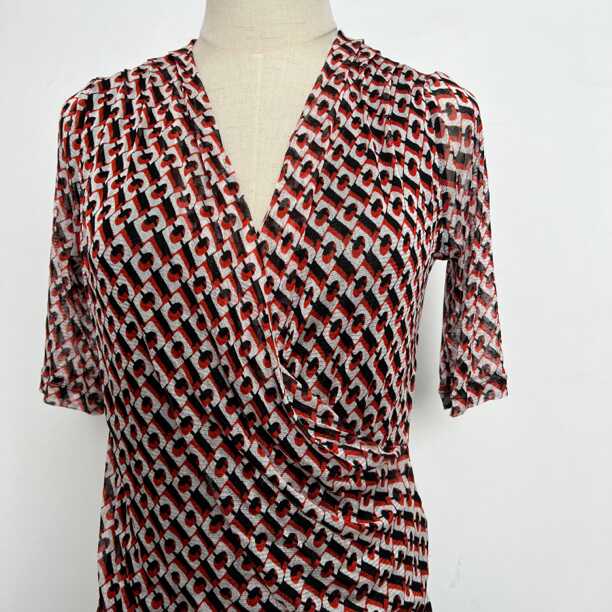 V领适合丰满交叉中袖网眼上衣