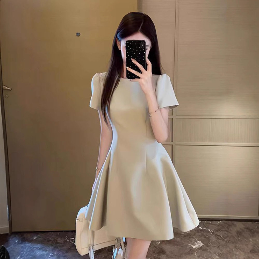 夏季法式赫本风绿色短袖连衣裙子女装气质小个子女装收腰显瘦短裙