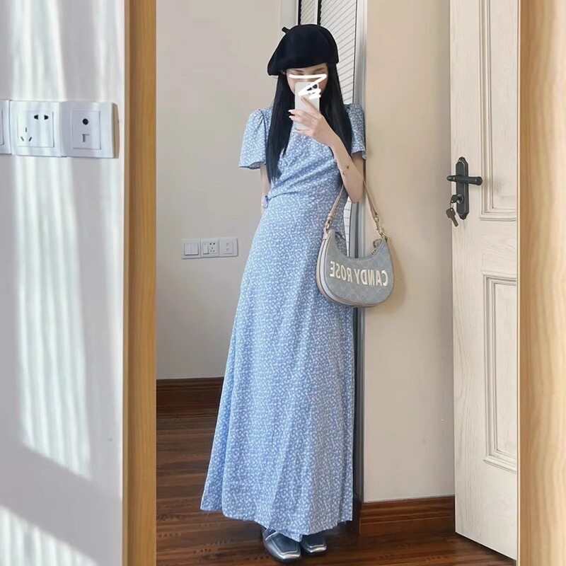 韩系蓝色碎花显瘦连衣裙女2026夏季新款短袖收腰海边度假风长裙子