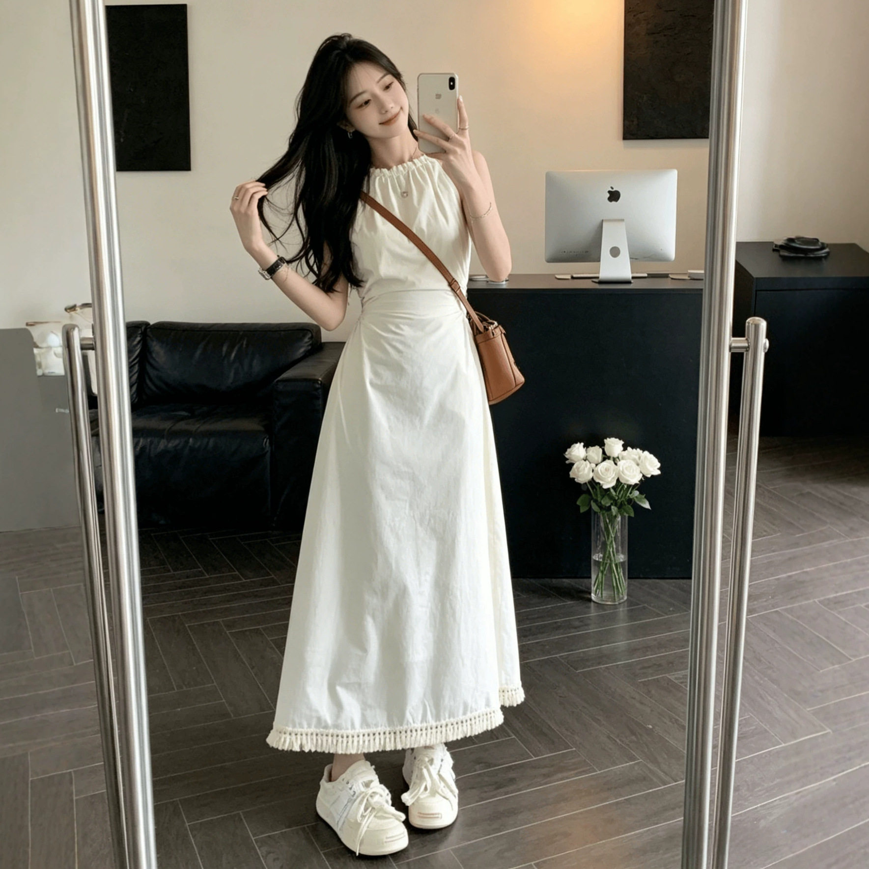 2026夏季新款白色挂脖露背流苏连衣裙女法式气质收腰显瘦无袖长裙