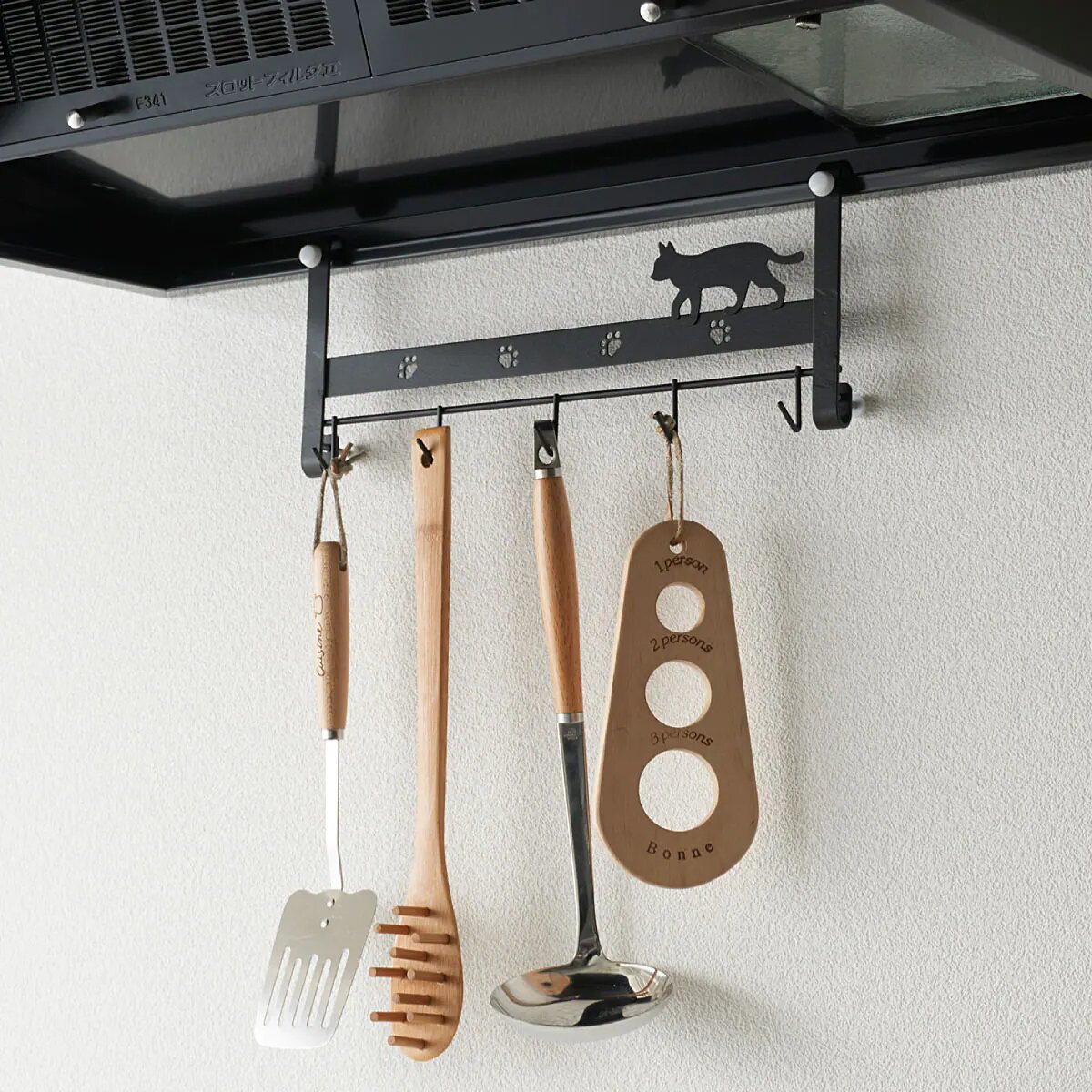 代购日本制免打孔餐具挂钩黑色铁艺猫咪脚印镂空厨房抹布橱柜挂架