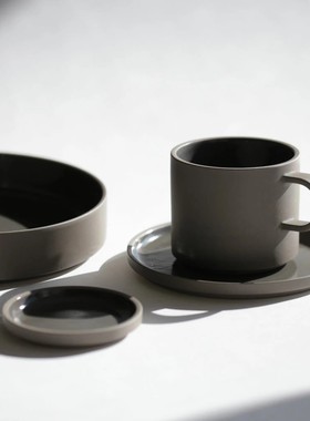 代购日本制HASAMI PORCELAIN陶瓷杯陶瓷碟陶瓷盖木盖2026新品灰色