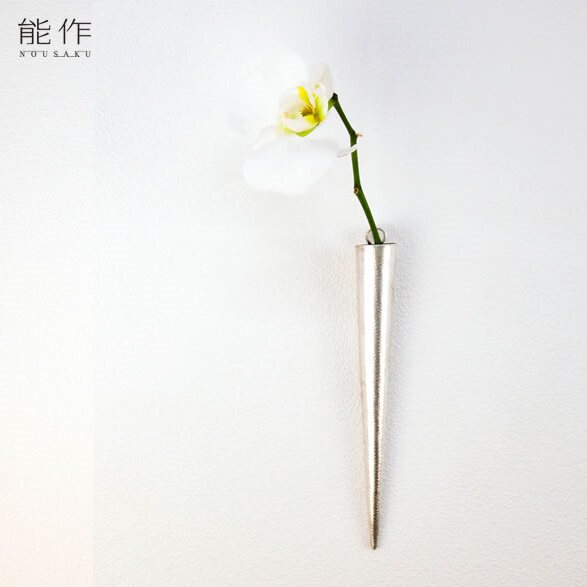 日本代购能作超小花瓶 挂壁式迷你花器金属制 个性十足 锡