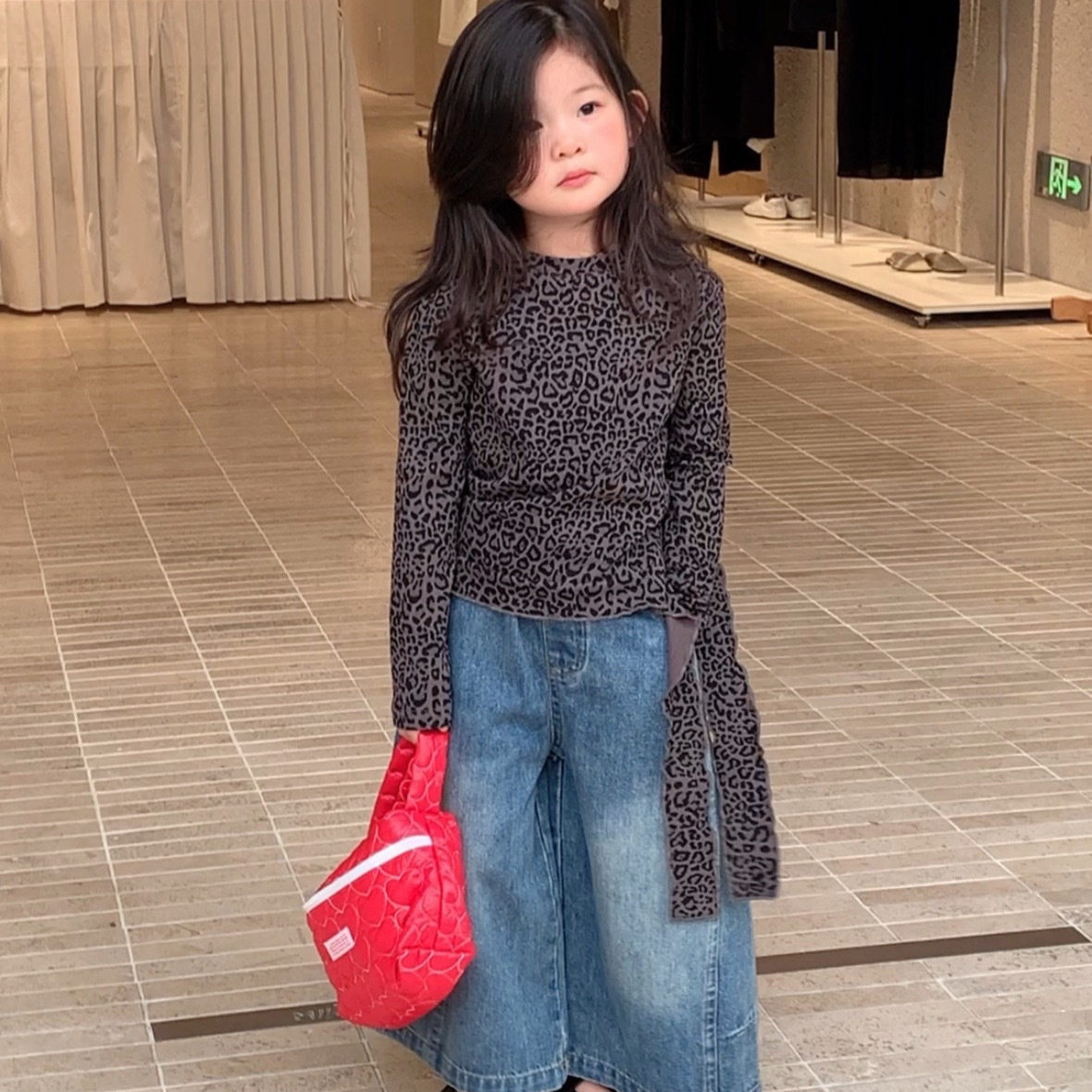 2025秋季新款童装 韩版童装 女童豹纹下摆开叉时尚T恤 儿童长袖T