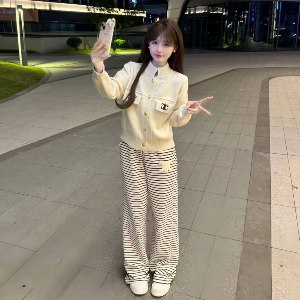 女生秋装2025新款快手网红同款字母立领刺绣针织开衫外套+高腰毛