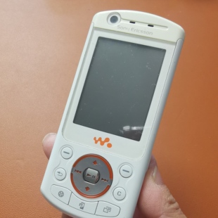 索尼爱立信w900 实拍图 成色新 功能好 原装无拆 经典旋转音乐机