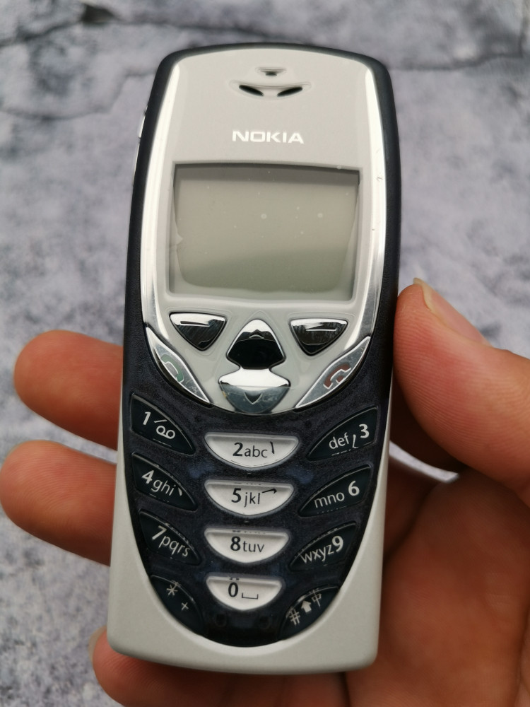 诺基亚 8310 行货原装 无修理 功能好 成色新 实拍图