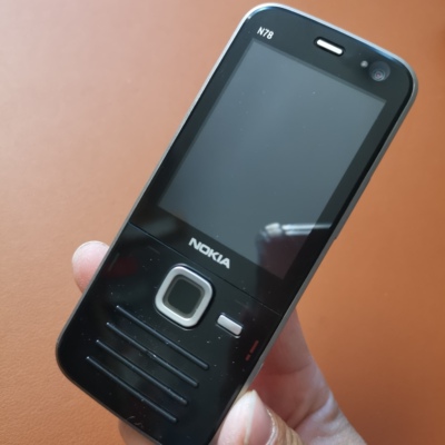 诺基亚N78实拍图 库存未用 经典塞班 双喇叭立体声