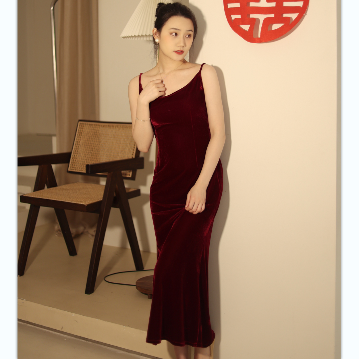 收腰内搭红色丝绒礼服吊带连衣裙