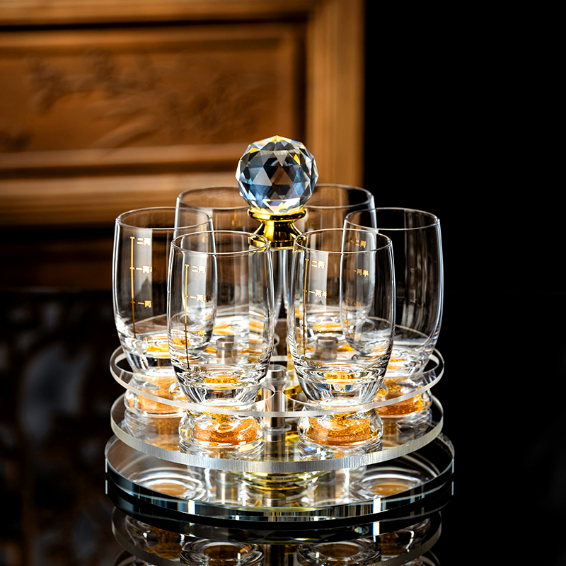 金箔白酒杯套装家用带刻度玻璃二两杯中式分酒器酒盅酒具旋转杯架