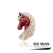 新款 胸花 水晶马首胸针女生肖马本命年造型胸花别针配饰高级感服装