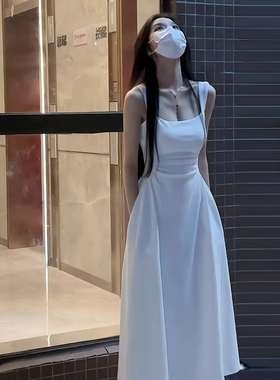 白色吊带连衣裙女夏季茶歇法式气质女神范高级感收腰a字无袖长裙
