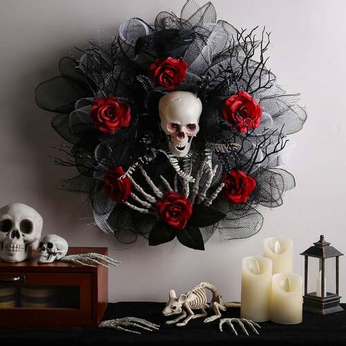 Halloweenskeletonmeshwreath
