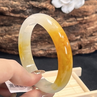 周大f福黄翡手镯玉翡翠缅甸老坑平安正圈镯清澈冰种飘花玉手镯子