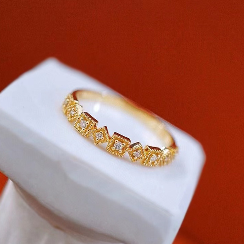 18k金钻石戒指女 au750群镶 几何形小众黄金珠宝公主方钻戒 时尚