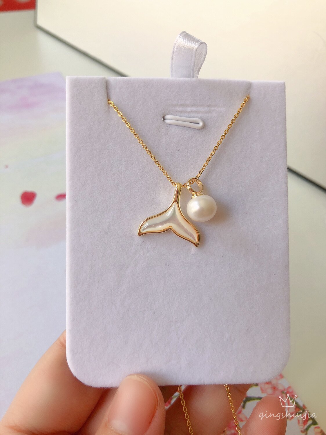 纯天然淡水珍珠鱼尾项链，白珍珠白贝母鱼尾造型可爱百搭。