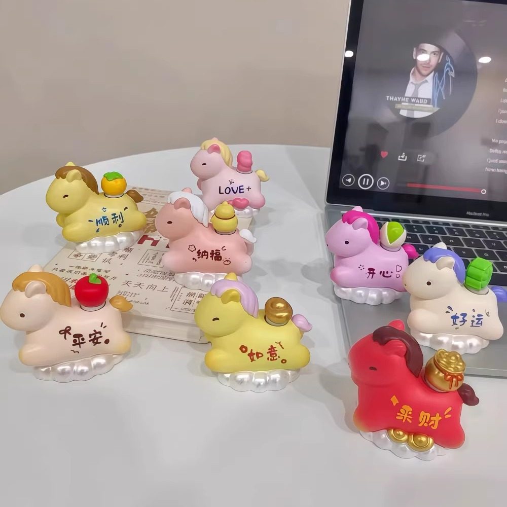 马年新款吉祥物趣玩公仔办公室桌面装饰摆件新年伴手公司员工礼物,家居饰品,桌面摆件,淘宝优惠券,粉丝福利购,淘宝优惠卷