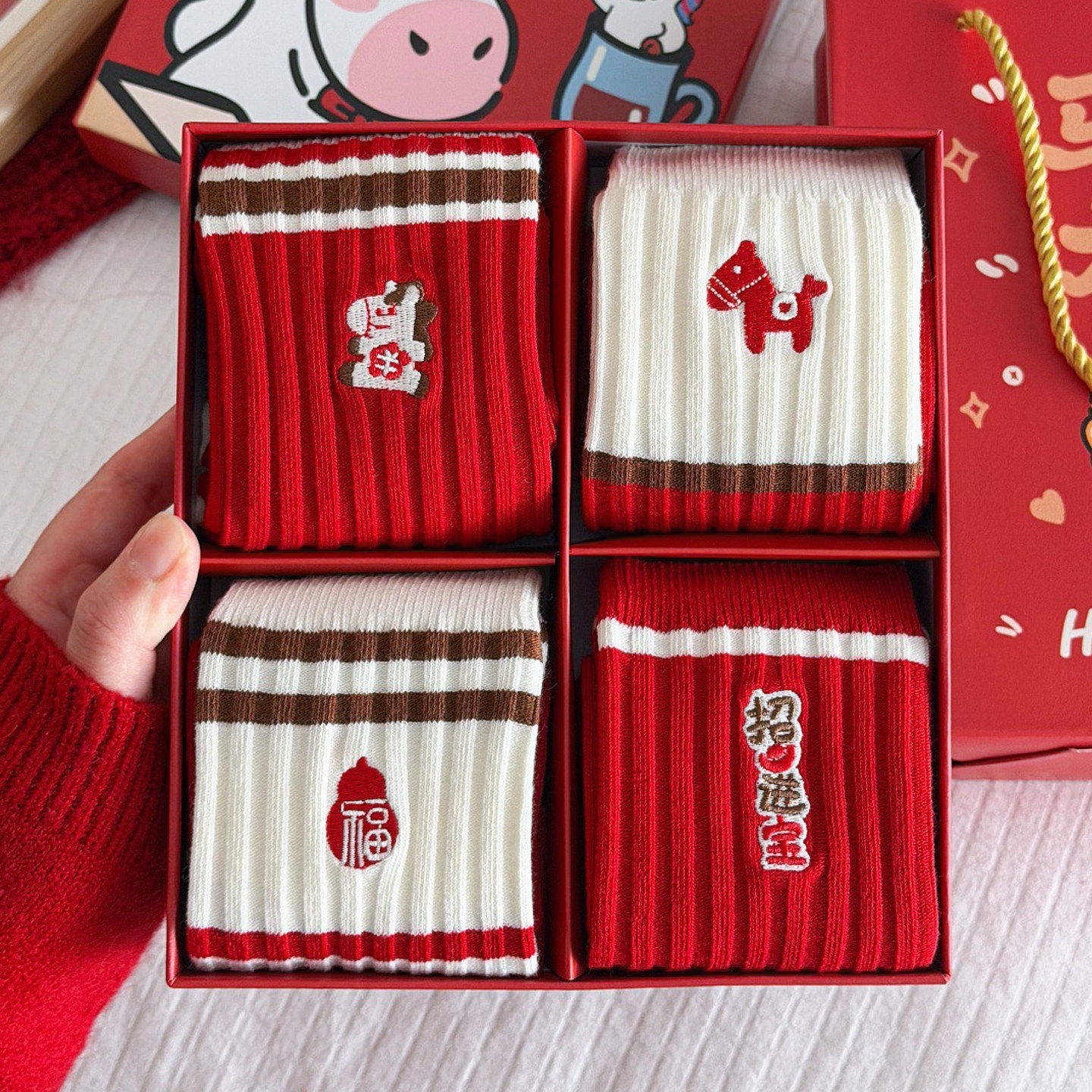马年本命年招财进宝红袜子礼盒装中筒卡通刺绣公仔情侣新年袜长袜