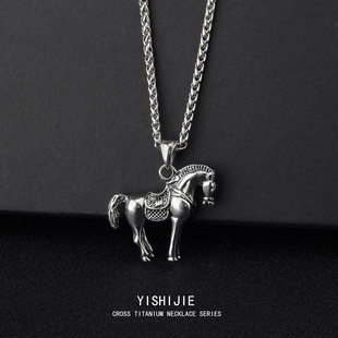 新款本命年战马吊坠项链生肖立体小马钛钢毛衣链男女潮流配饰礼物